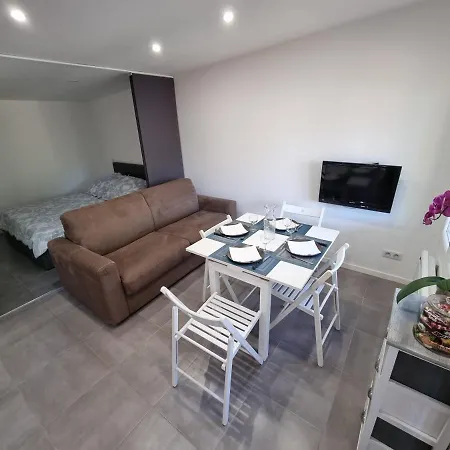 La Petite Luciole Entre Et Montagne. Cagnes-sur-Mer