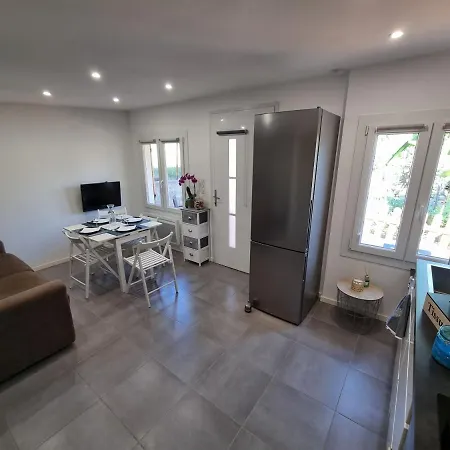 La Petite Luciole Entre Et Montagne.