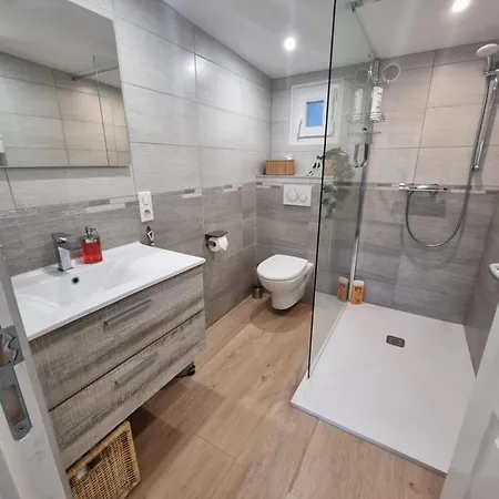 La Petite Luciole Entre Et Montagne. * Cagnes-sur-Mer