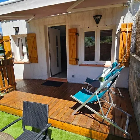 La Petite Luciole Entre Et Montagne. *